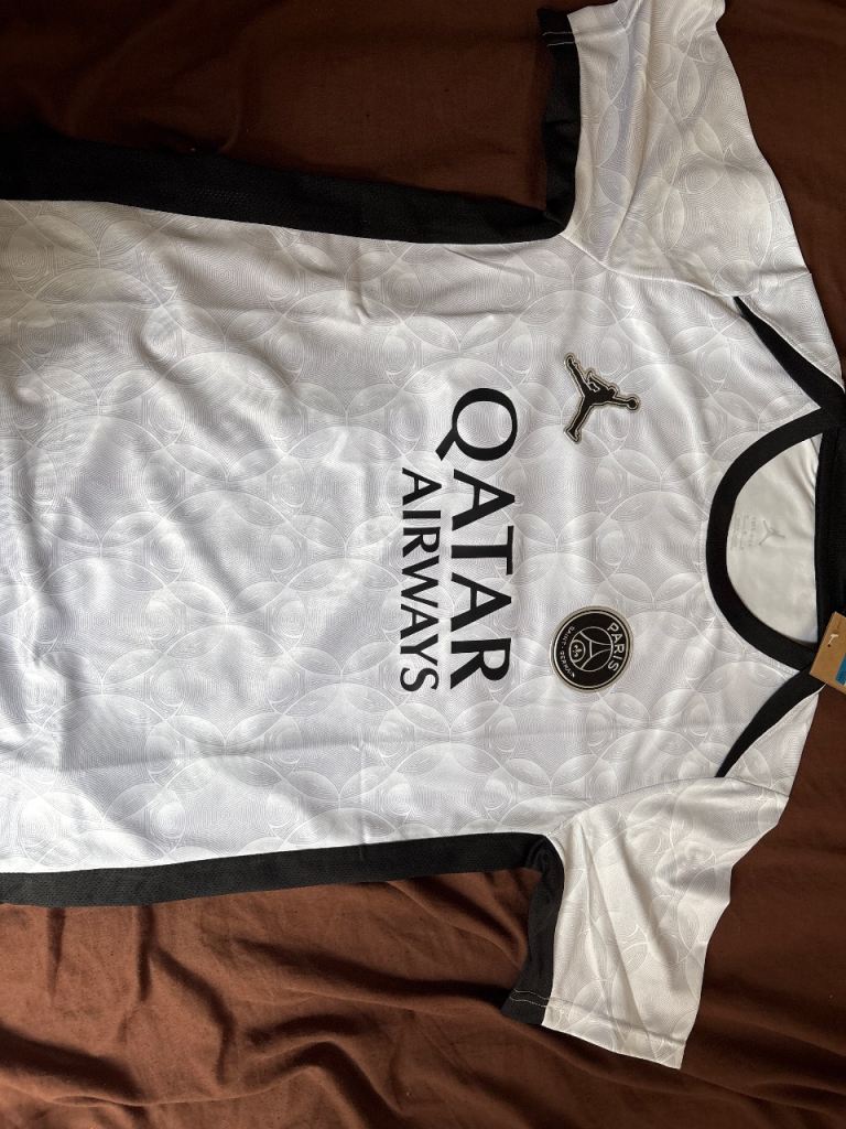 New Paris Saint-Germain Away Football Shirt – White