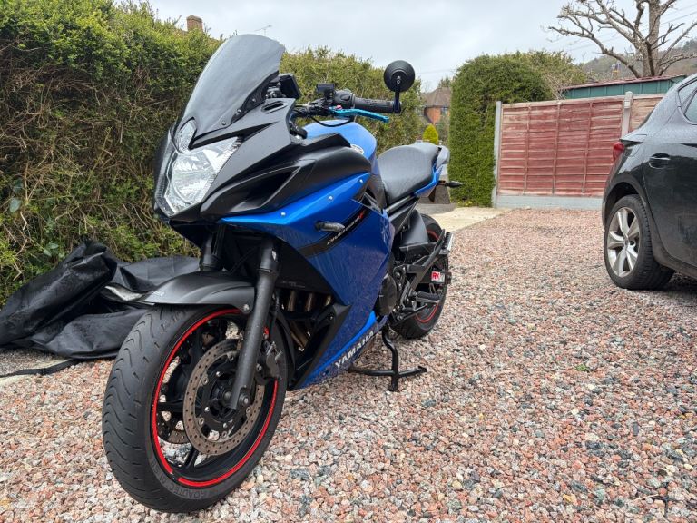 Yamaha XJ6 Diversion FA 2011