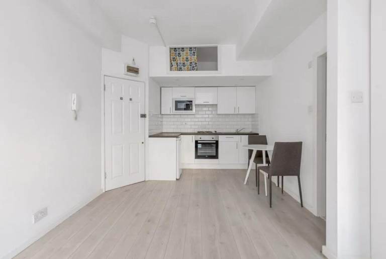 Large Studio / One-Bedroom Apartment – Benwell Road, Islington, N7