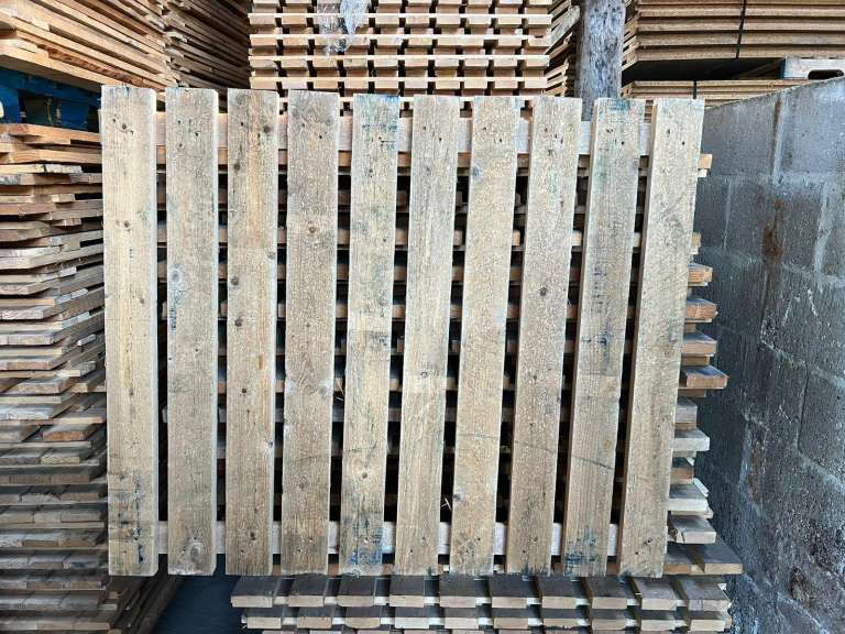 Used Heavy Duty Slatted Timber Decking Boards Pallet Racking Shelving