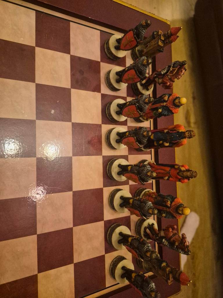 Chess set ( robin hood )