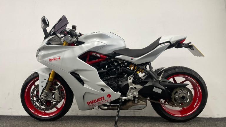 DUCATI SUPERSPORT S ** LOW MILEAGE - FULL HISTORY - AKRAPOVIC EXHAUST **