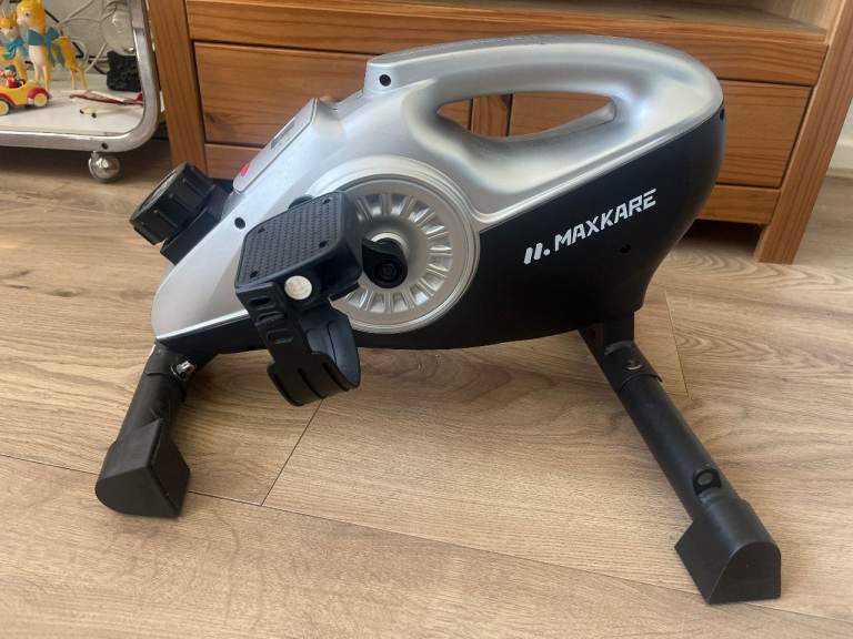 MAXKARE 11 PEDAL EXERCISER WITH DIGITAL DISPLAY EXCELLENT CONDITION.