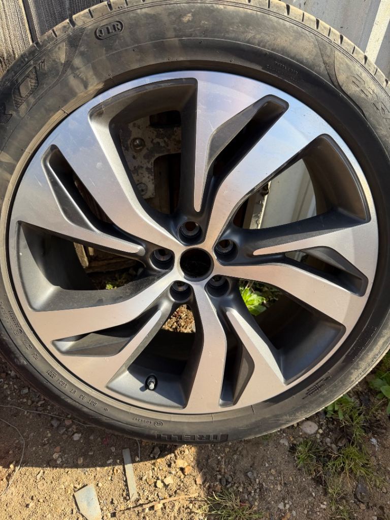 Dominator Jaguar Epace wheels 