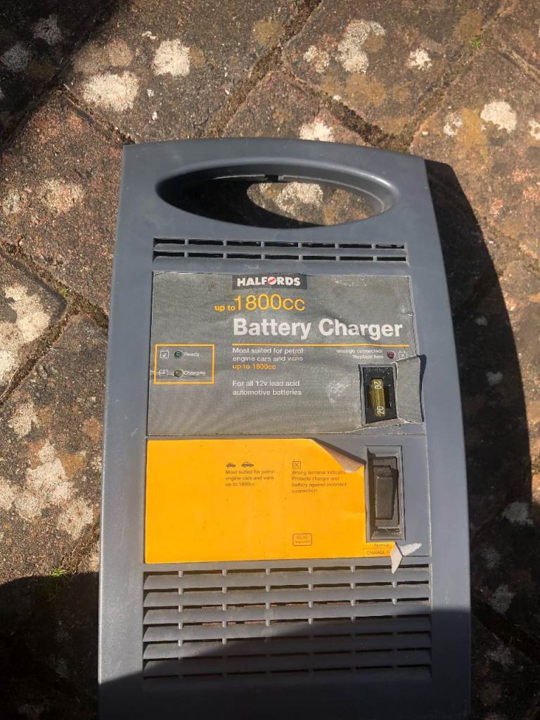 Halford 12v Battery Charger Van Car