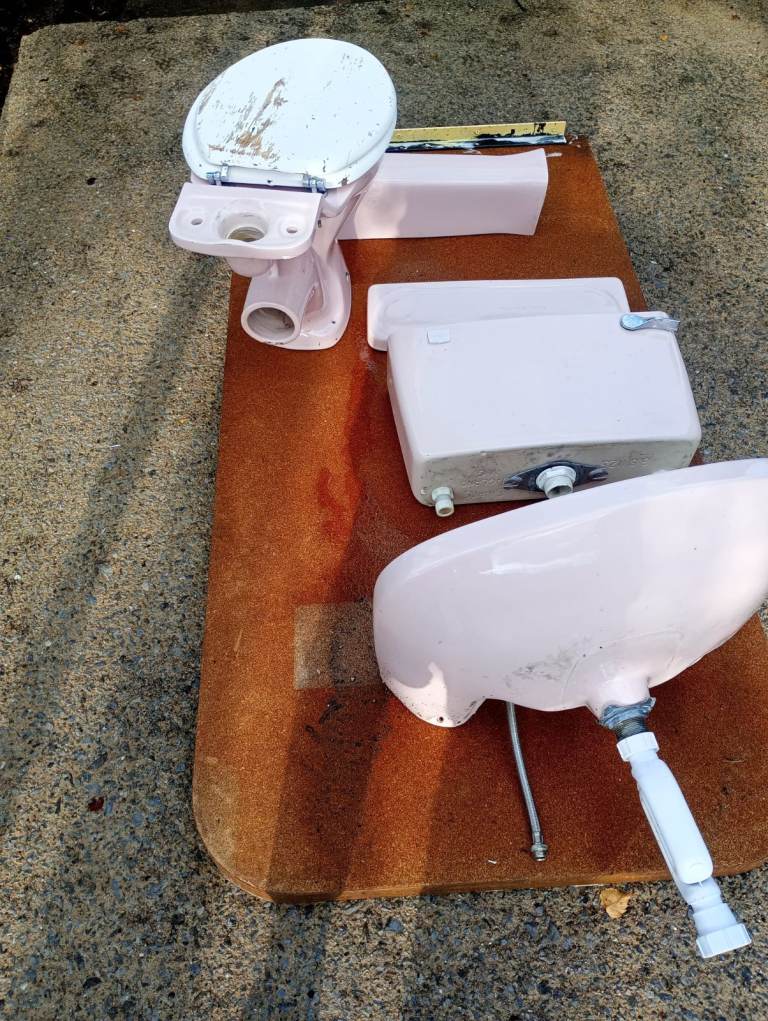  Toilet cistern basin and pedestal.  (Shires) 