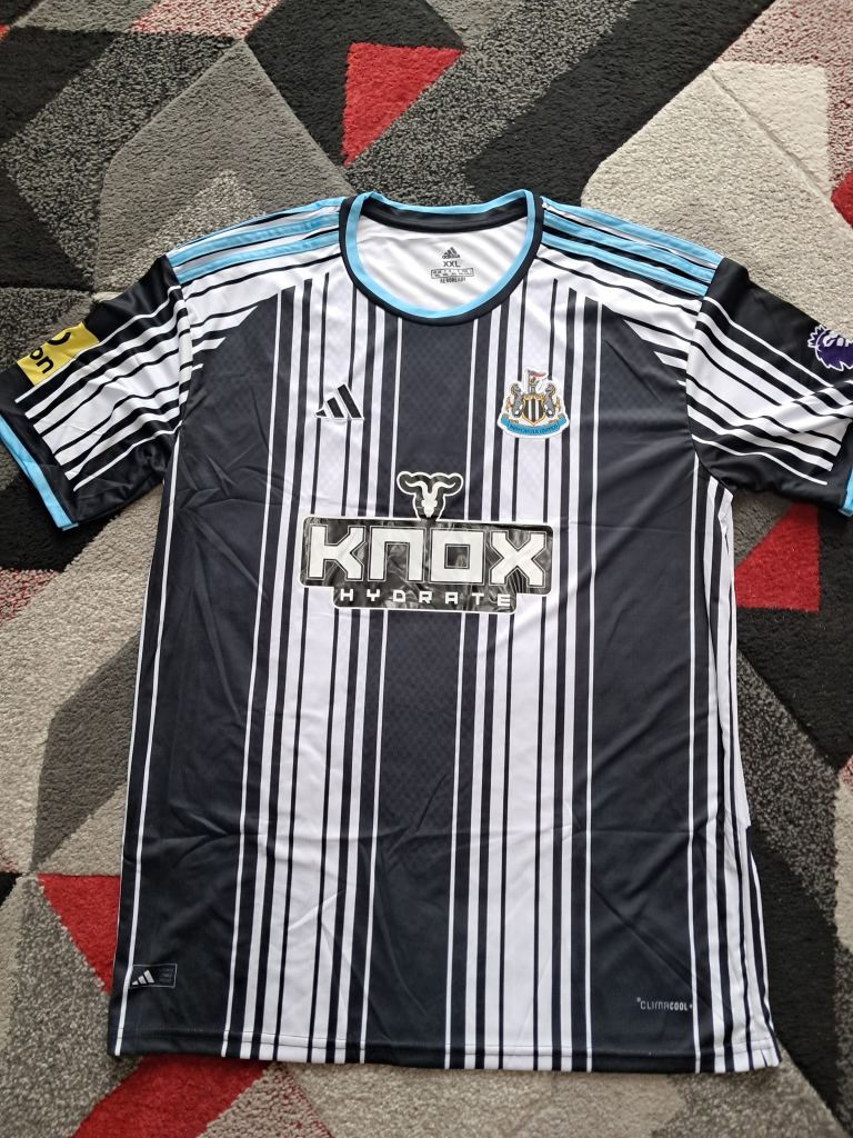 Newcastle united shirt in small 