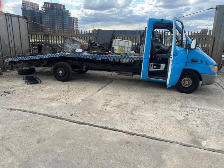 Mercedes-Benz 311 CDI Recovery truck 