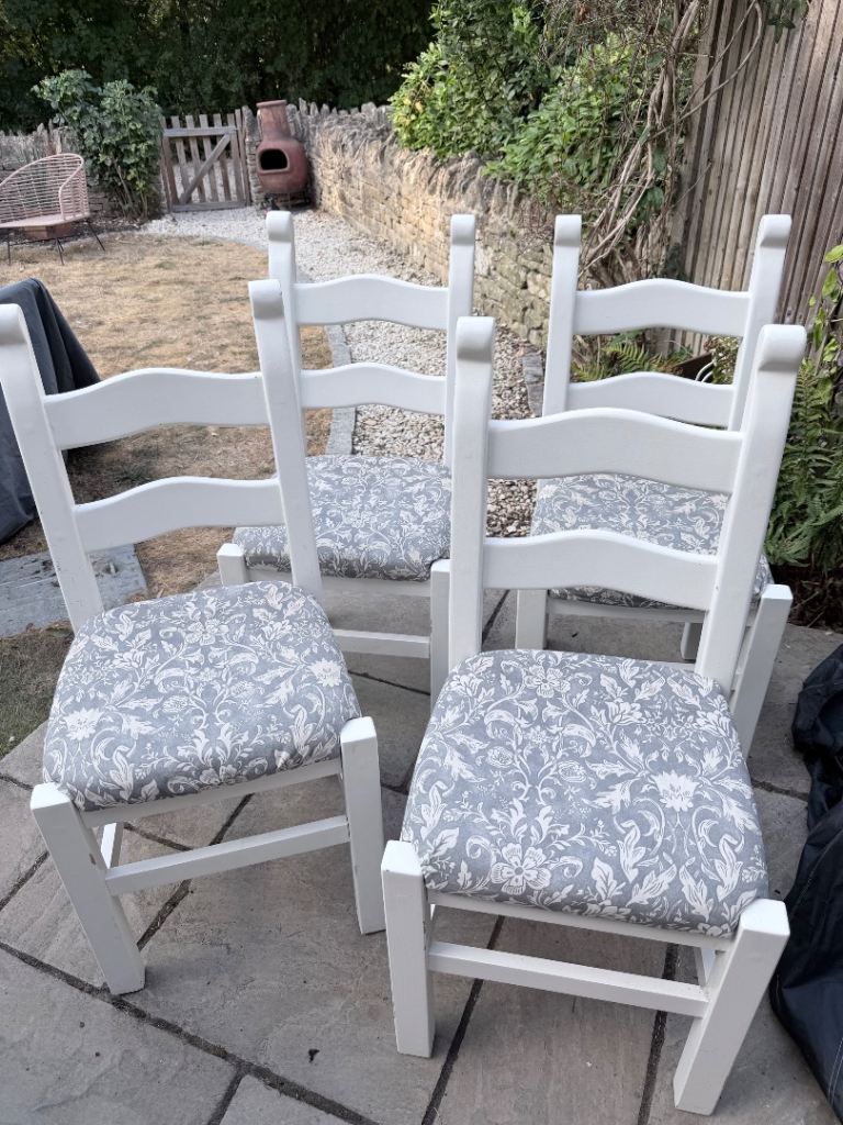 Set of 4 painted White Wooden Dining Chairs with Patterned Cushions