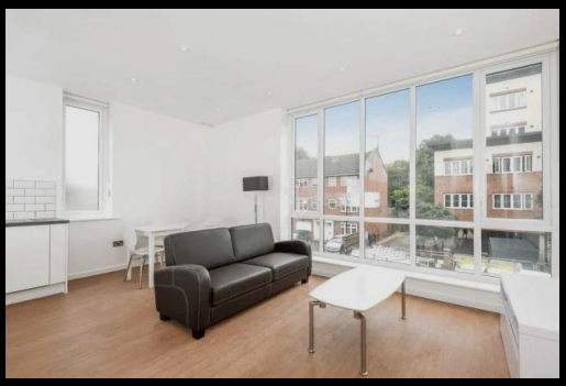 Fully Furnished Property with Modern Bathroom, Parking & Large Kitchen - COMPANY LET ALLOWED