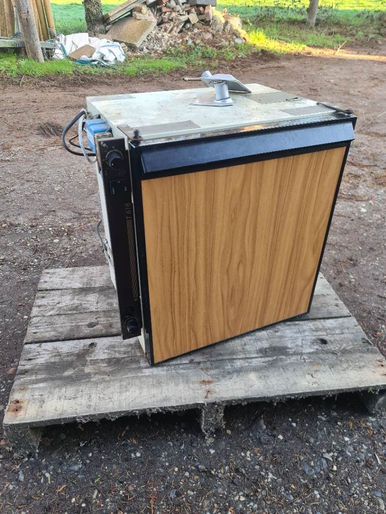 Dometic T618 3 way camping fridge