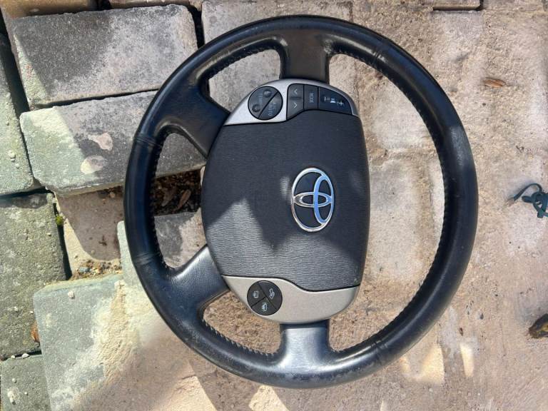 Toyota prius hybrid complete staring wheel with airbag and cruise control 