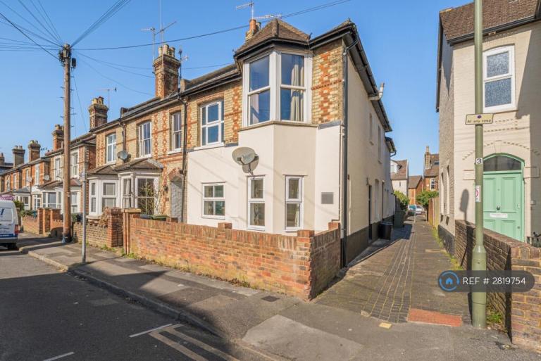 2 bedroom flat in Church Road, Guildford, GU1 (2 bed) (#2819754)