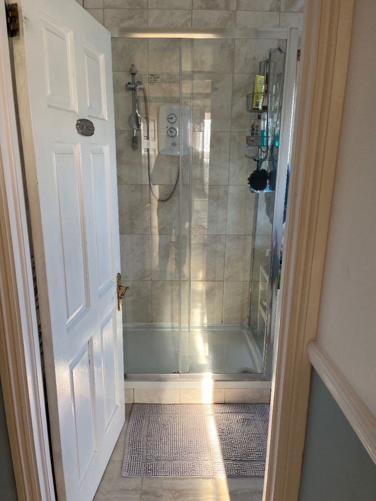 Elegant Double Room in SE18 (£680). Ideal for Professionals, Students 🌟