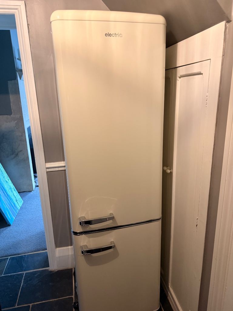 Retro Freestanding Fridge Freezer - Cream