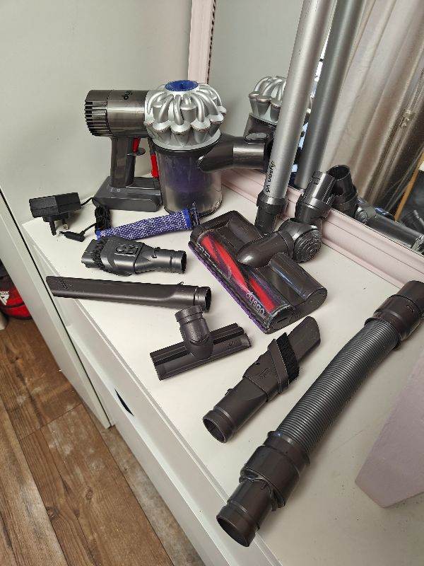 Dyson V6 cordless vacuum. Working well. Clean with great suction. Can drop local for extra 