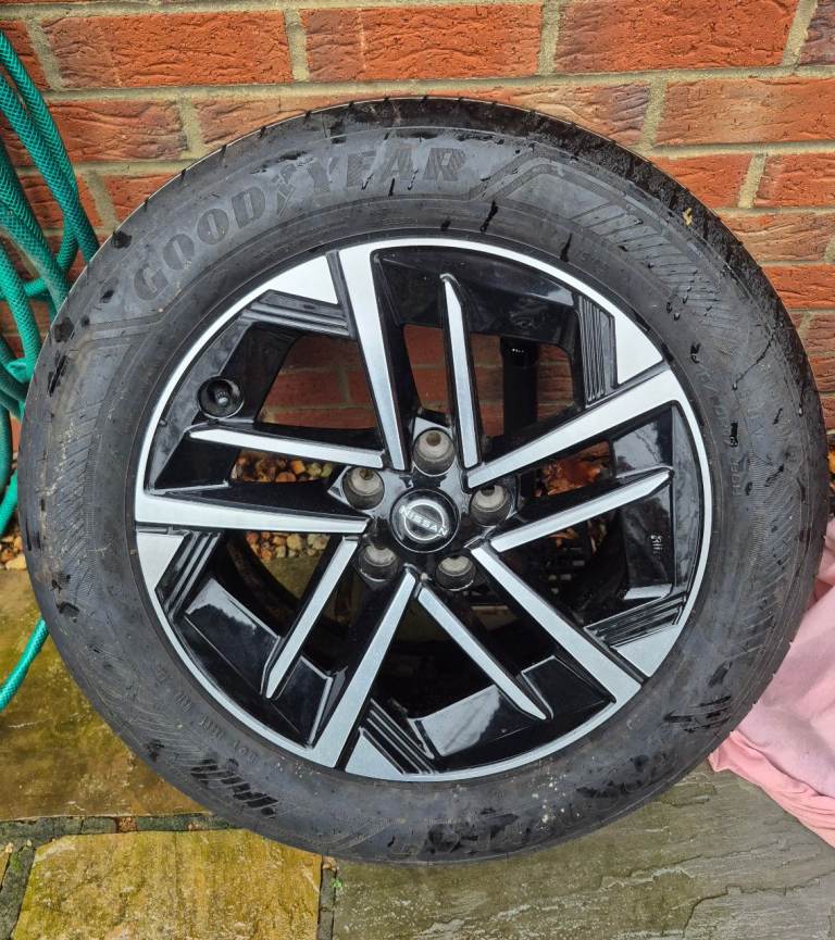 Nissan Juke Alloy Wheel 17 Goodyear Tyre 2025