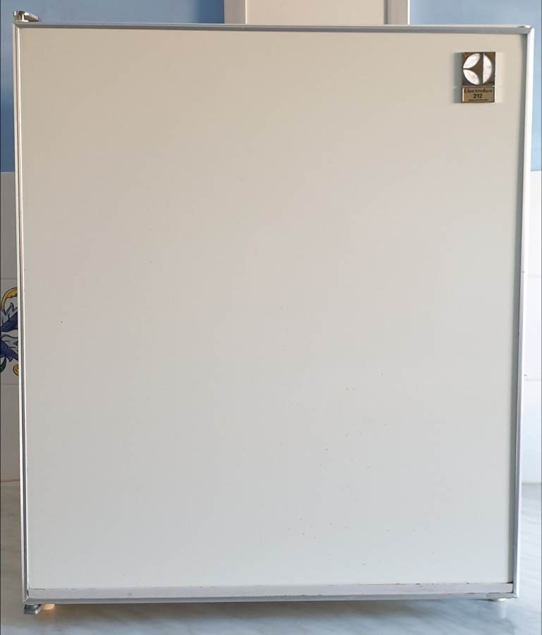 Electrolux 212 Counter Top Fridge with Freezer Compartment