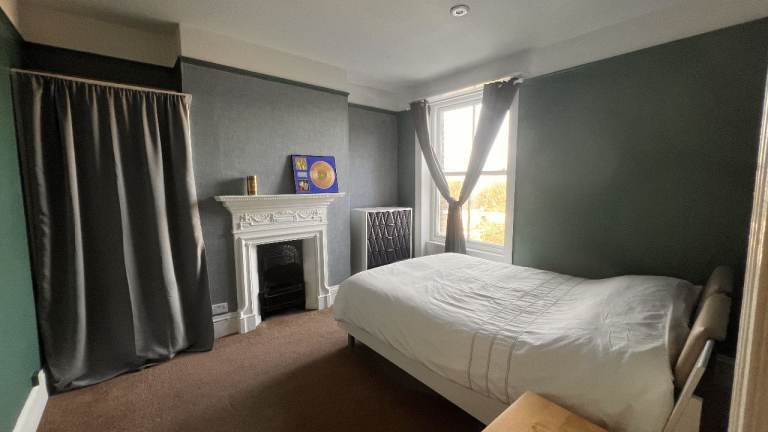 Bright, Fully Furnished Room in Preston Park – All Bills Included