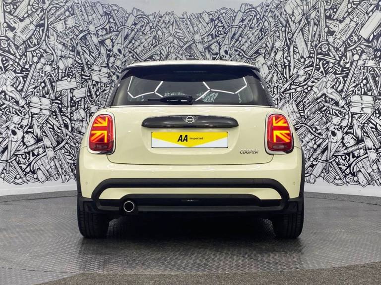 2021 MINI Hatch 1.5 Cooper Classic Hatchback 3dr Petrol Manual Euro 6 (s/s) (136 ps) Hatchback Pe...
