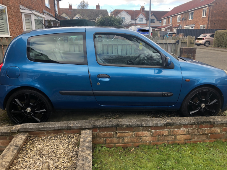 Renault, CLIO, Privilege 2 door Hatchback, 2002, Automatic , 1390 (cc), 3 doors