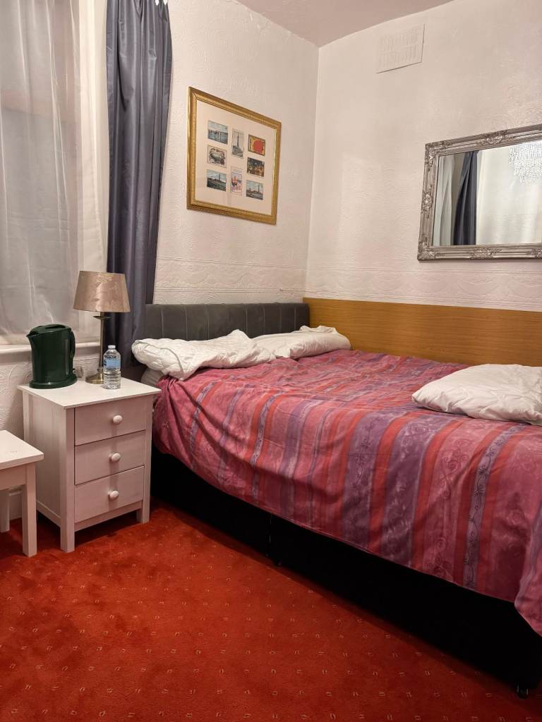 Monthly Rental Room: Double En-suite Room - £700 pcm