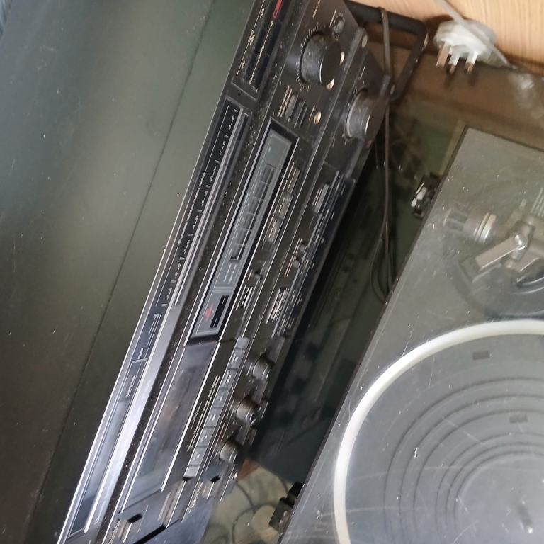 Stereo system and turn table