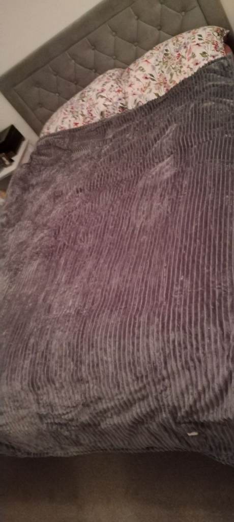 Heated throw grey and white double heated throw