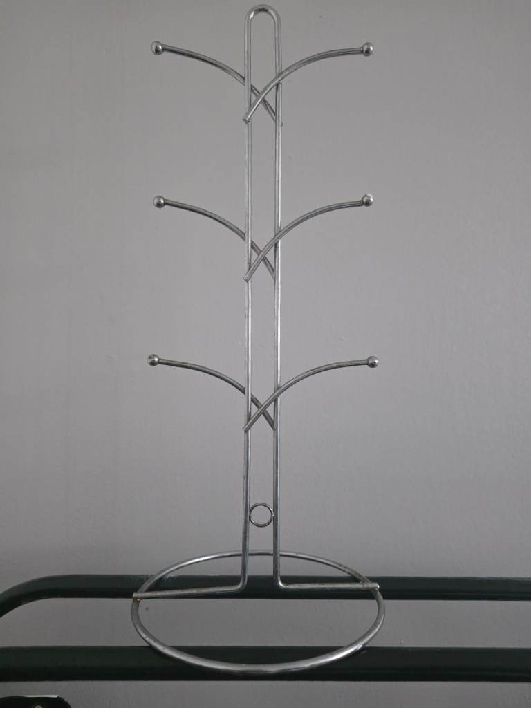 Silver Metal Mug Tree Stand – Good Condition