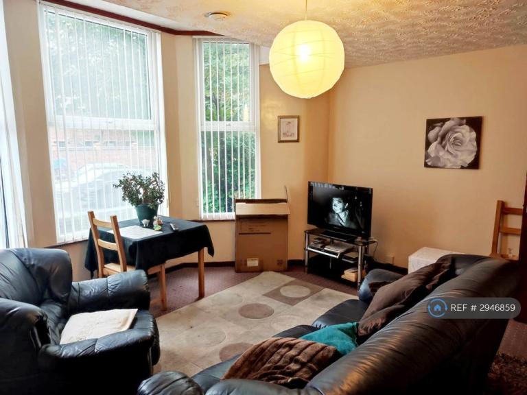 1 bedroom flat in Sheil Road, Liverpool, L6 (1 bed) (#2946859)