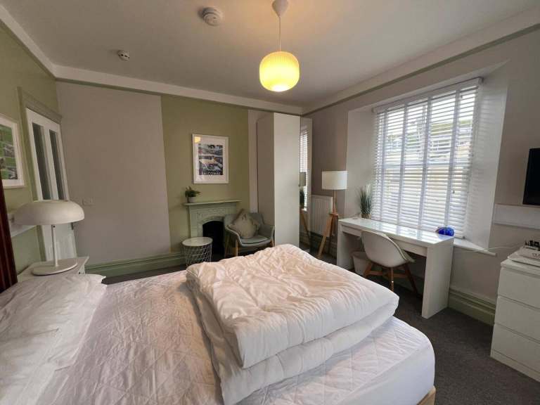 Room To Rent In Shared Property - Palace Avenue, Paignton.