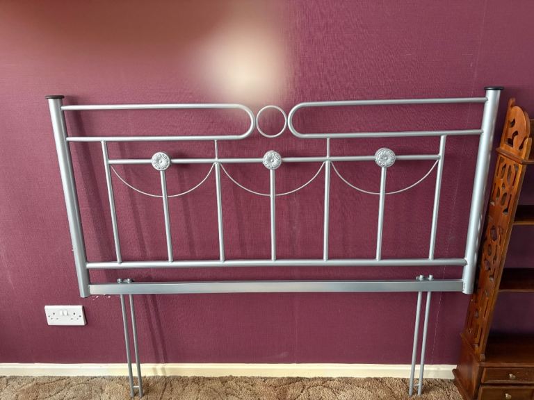 Metal headboard 