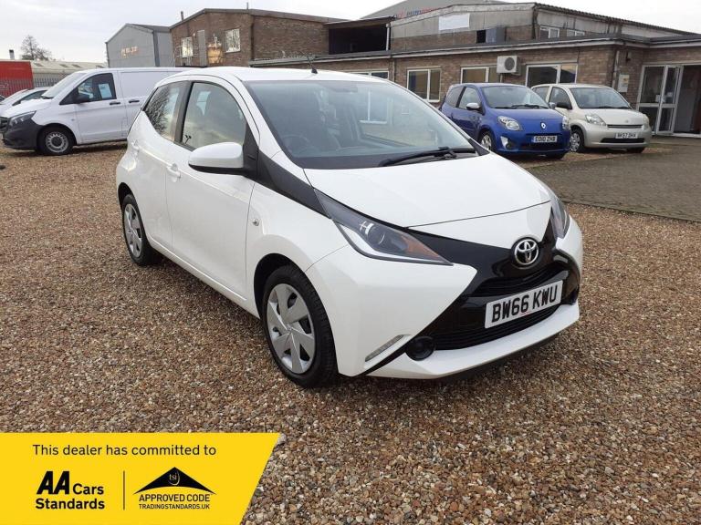 TOYOTA AYGO 1.0 VVT-i x-play Euro 6 5dr 2017