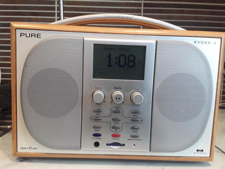 Pure Evoke-3 DAB Digital Radio with Wood Casing – Good Condition