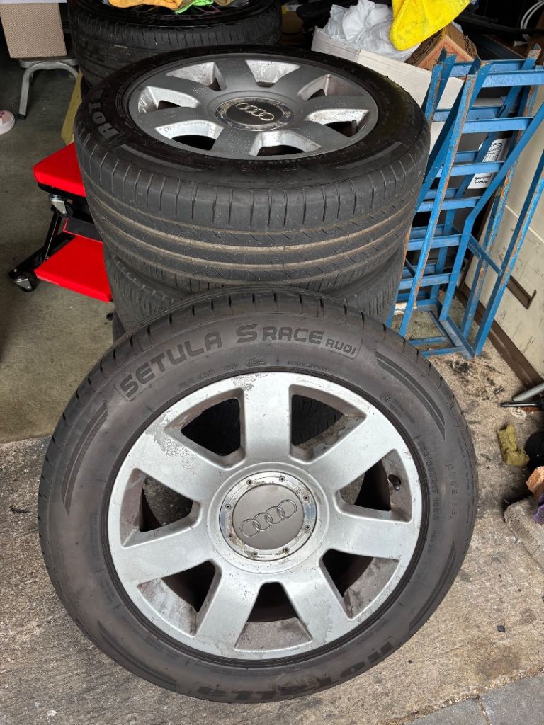 Audi alloys x4 235/55/17 tyres, perfect for camper van etc 
