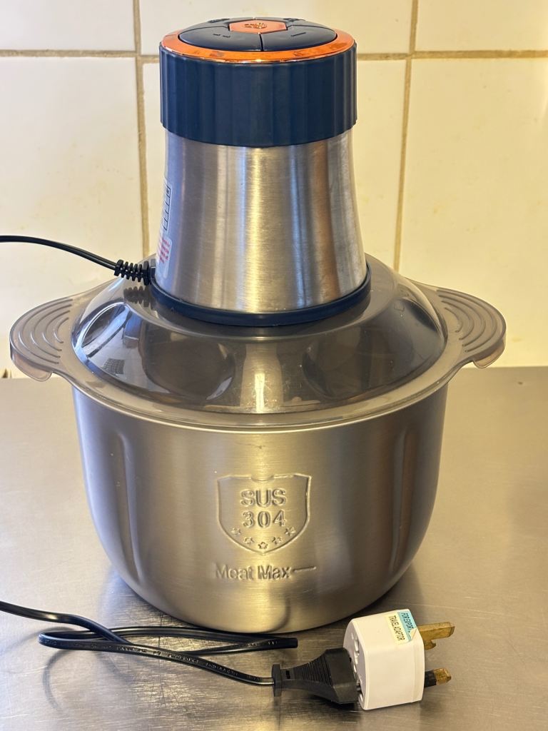 Electric chopper/blender 