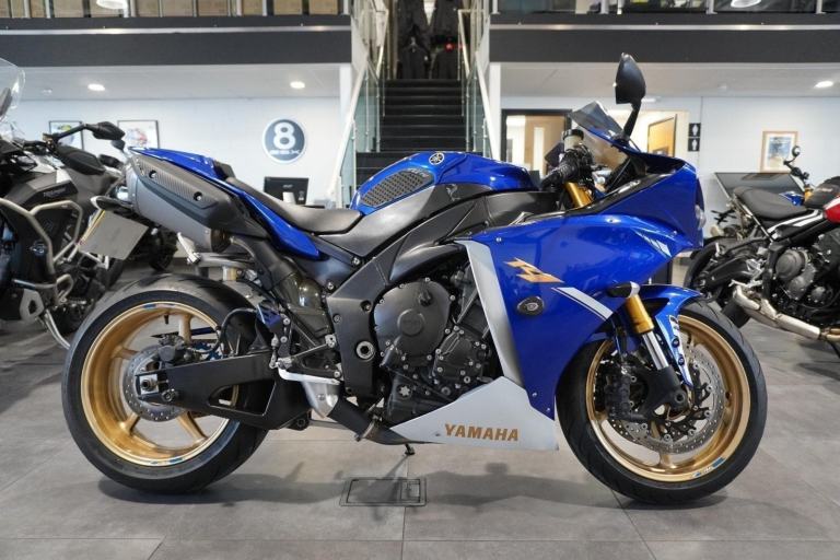 Yamaha YZF-R1 (BIG BANG) 2013, Blue with just 17829miles