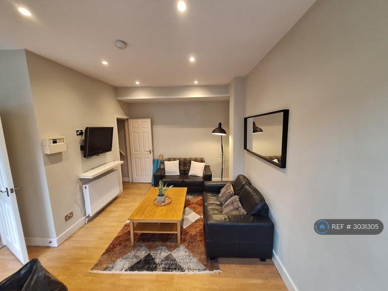 3 bedroom house in Beechwood View, Leeds, LS4 (3 bed) (#3031305)