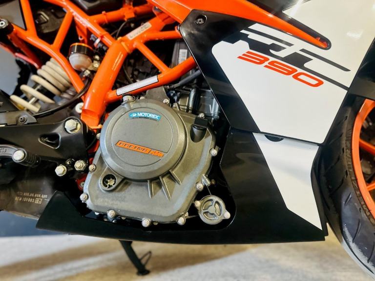 STUNNING 2017/17 KTM RC 390 MOTORCYCLE 