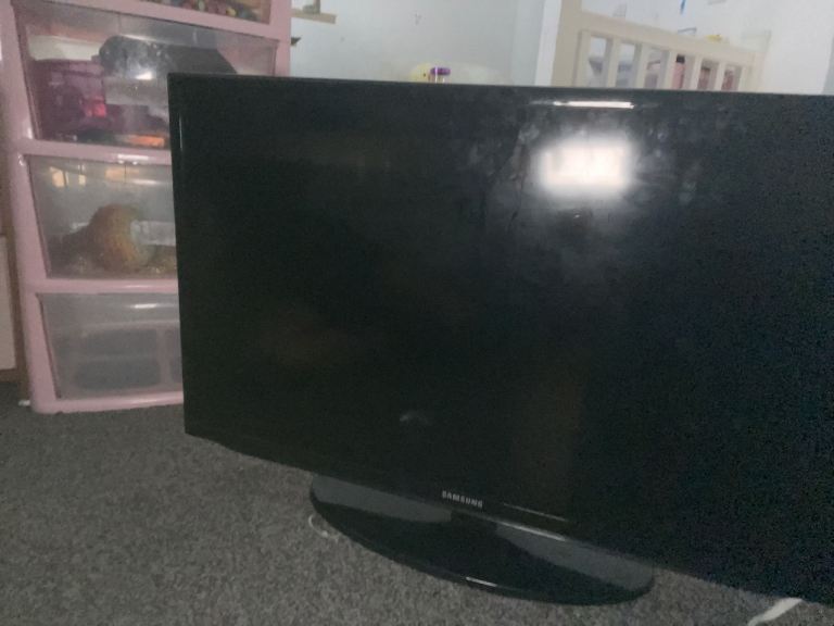 Samsung Flat Screen TV – Good Condition
