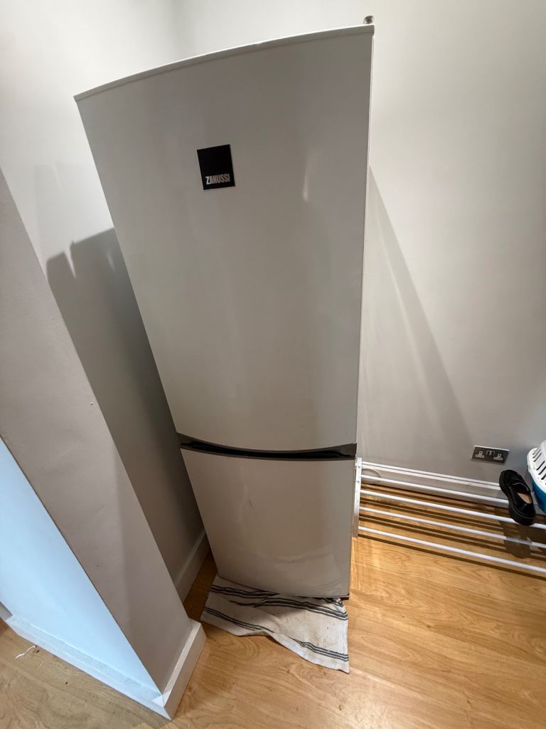 Zanussi Freestanding Fridge Freezer - White, Good Condition