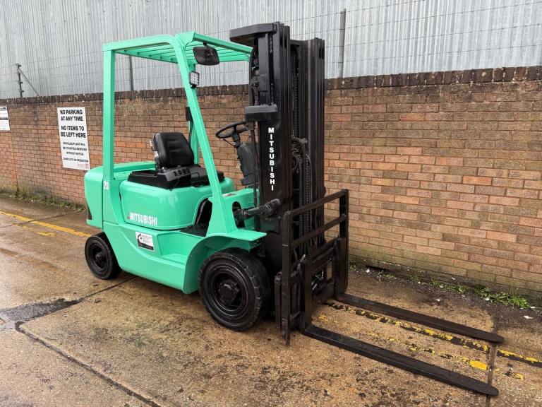 2004 Mitsubishi 2ton diesel Forklift, triple mast 