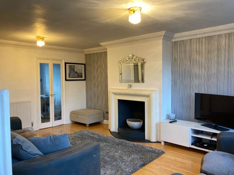 Monday to Friday or temporary room to let