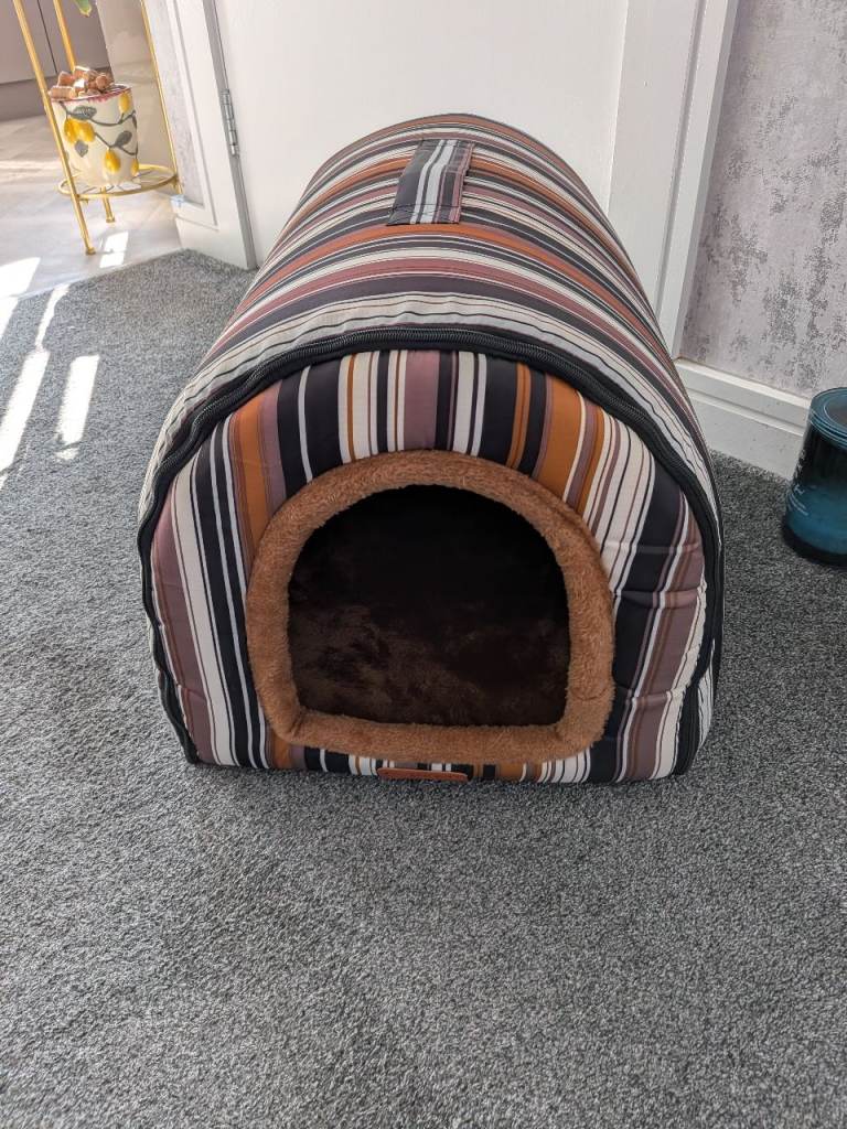 Cosy Striped Pet Bed / Igloo House for Cats or Small Dogs