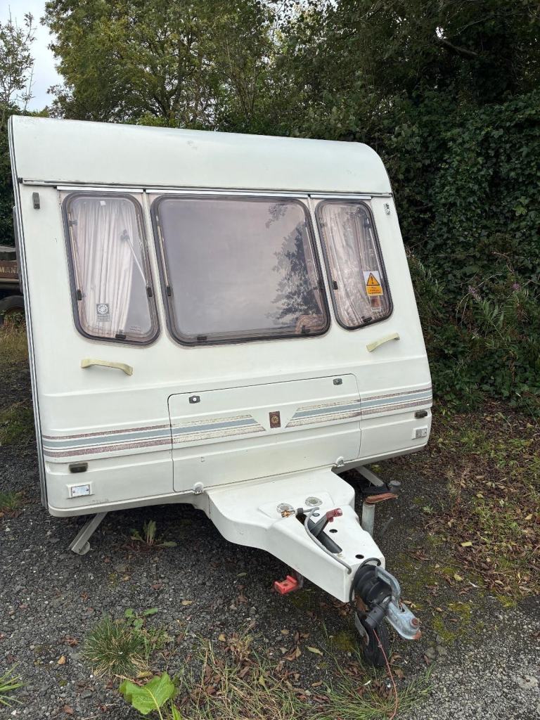 1999 Compass 2 Berth