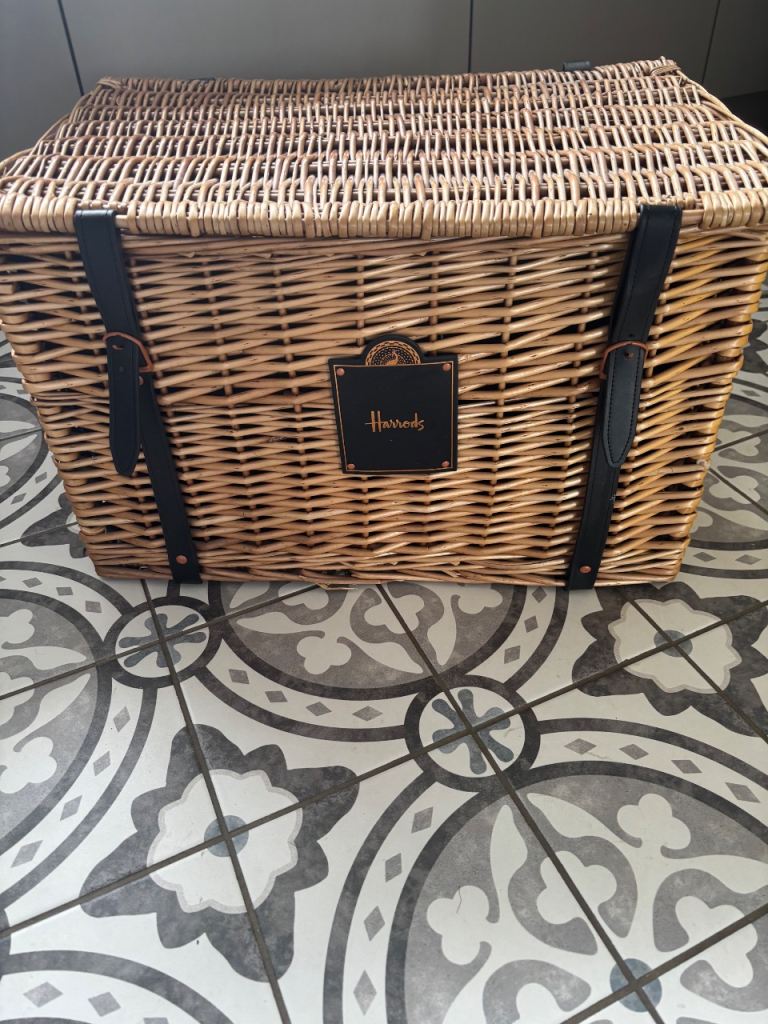 Harrods Wicker Hamper Basket – Good Condition