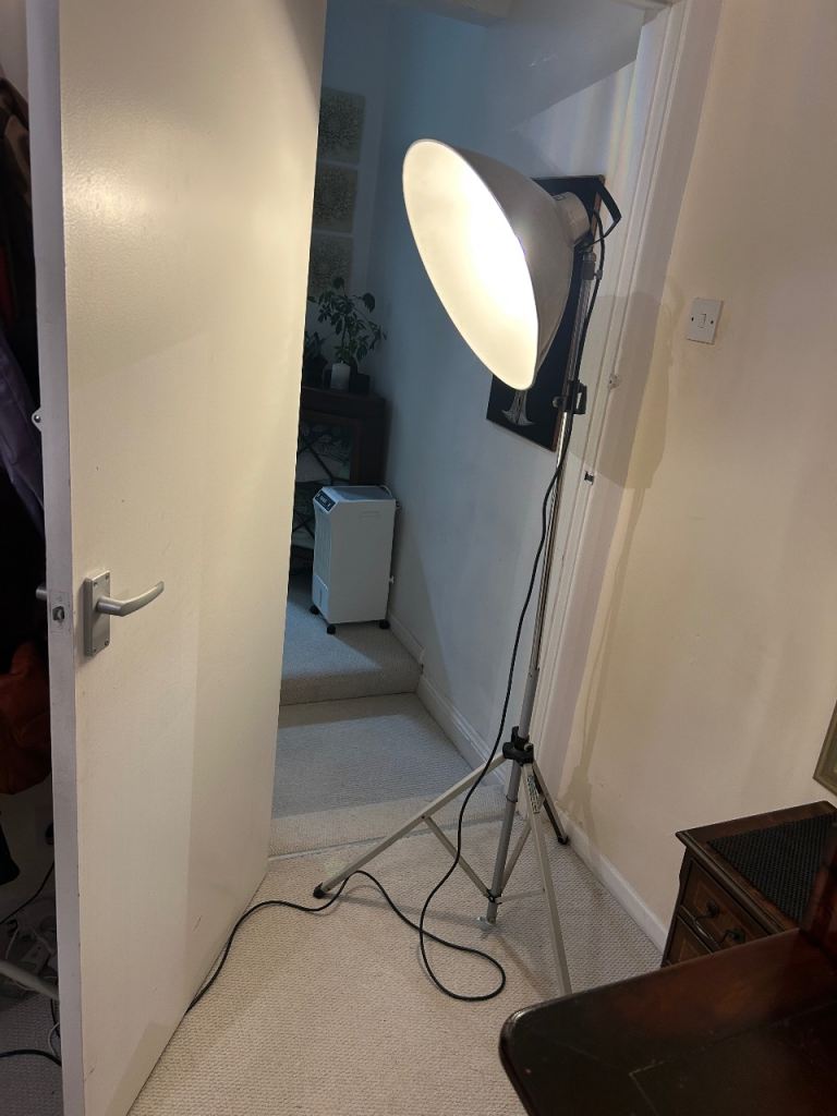 Photax No.2 Studio Light Stand with Reflector – Good Condition
