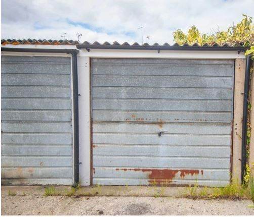 Lock up garage to let in Hawthorn Close CM2 9NP in Moulsham - Chelmsford