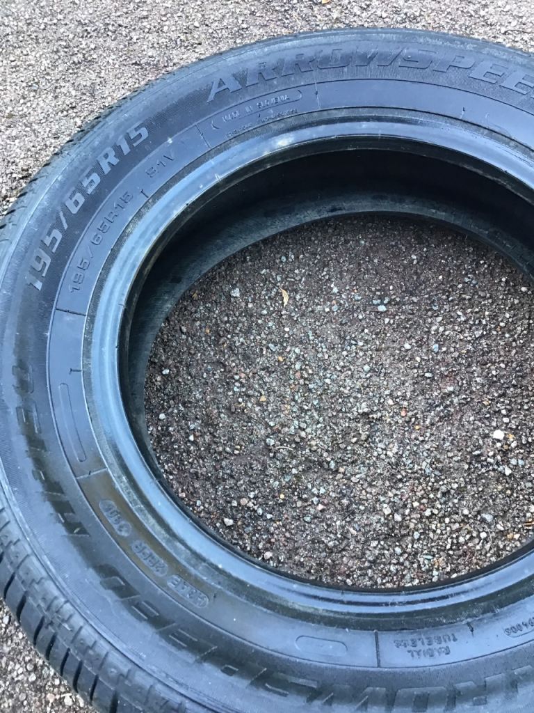 195 55R 15 ARROWSPEED TYRE IN VERY GOOD CONDITION WITH 4mm TREAD. POST OR COLLECT WEYBRIDGE SURREY