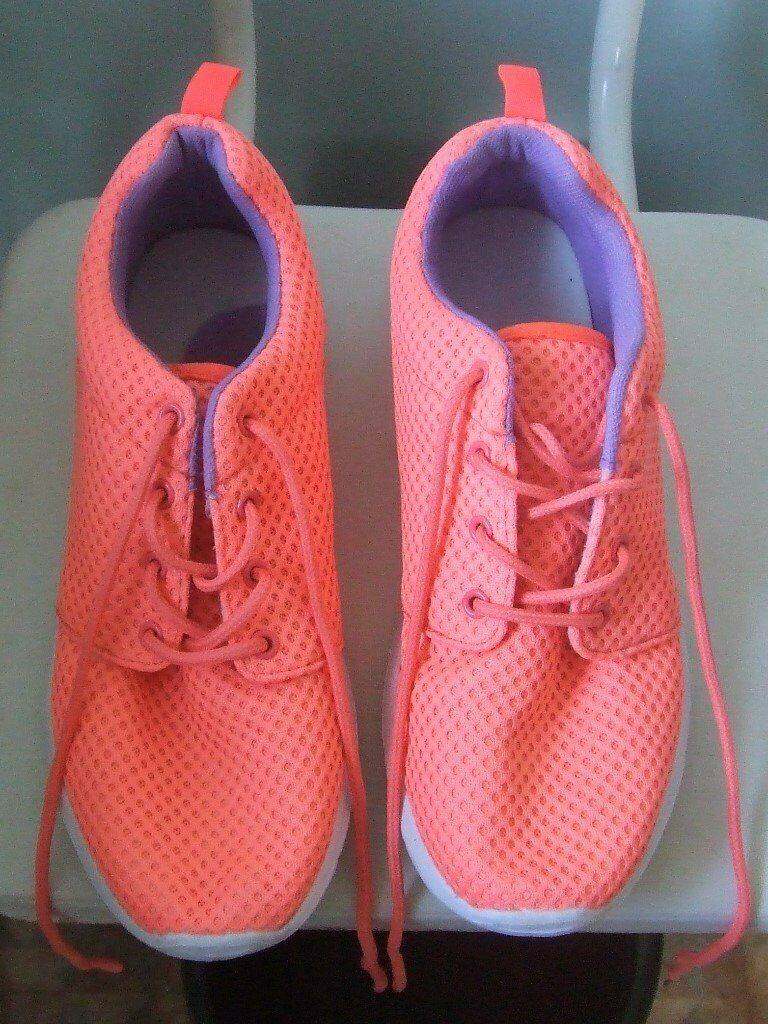 TRAINERS LADIES SIZE 6